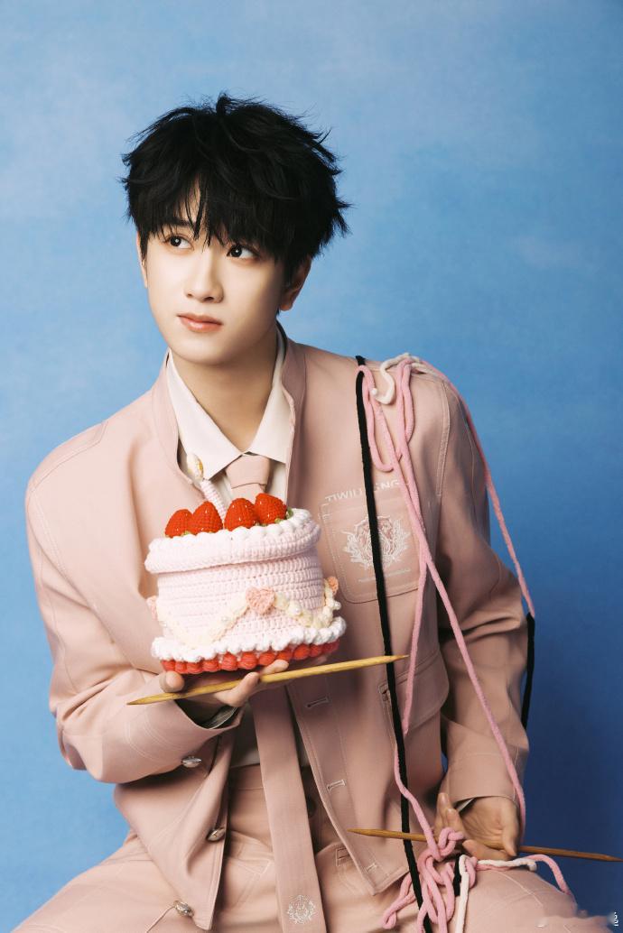 敖子逸23岁生日写真 祝演员敖子逸23岁生日快乐！生日之际多部剧集送贺图，愿他新