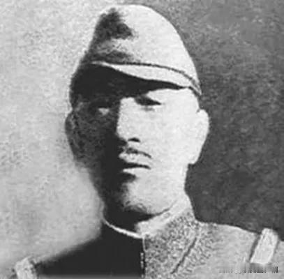 警卫员敲门走进毛泽东的办公室，高兴地说：“主席，日本广播电台，说他们有一个中将在