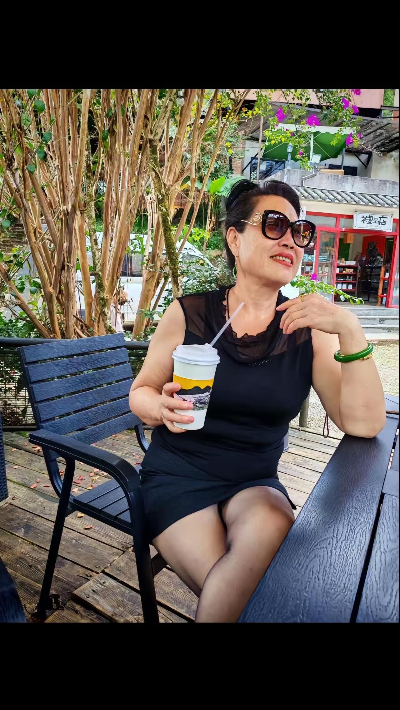 老不老主要看自己的心态，心态年轻就没老！