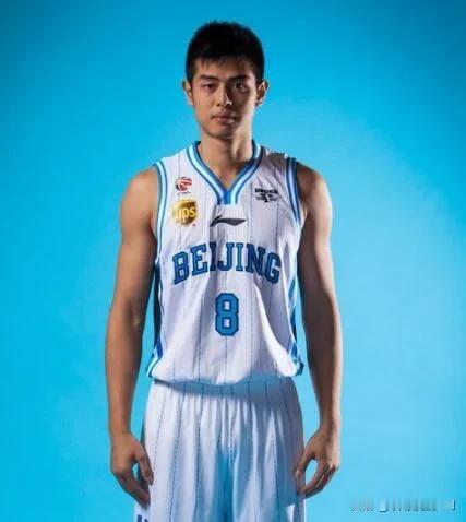 白送！不收取培养费，北京队真不差钱
 
北京男篮把方硕送往长沙勇胜征战NBL，这