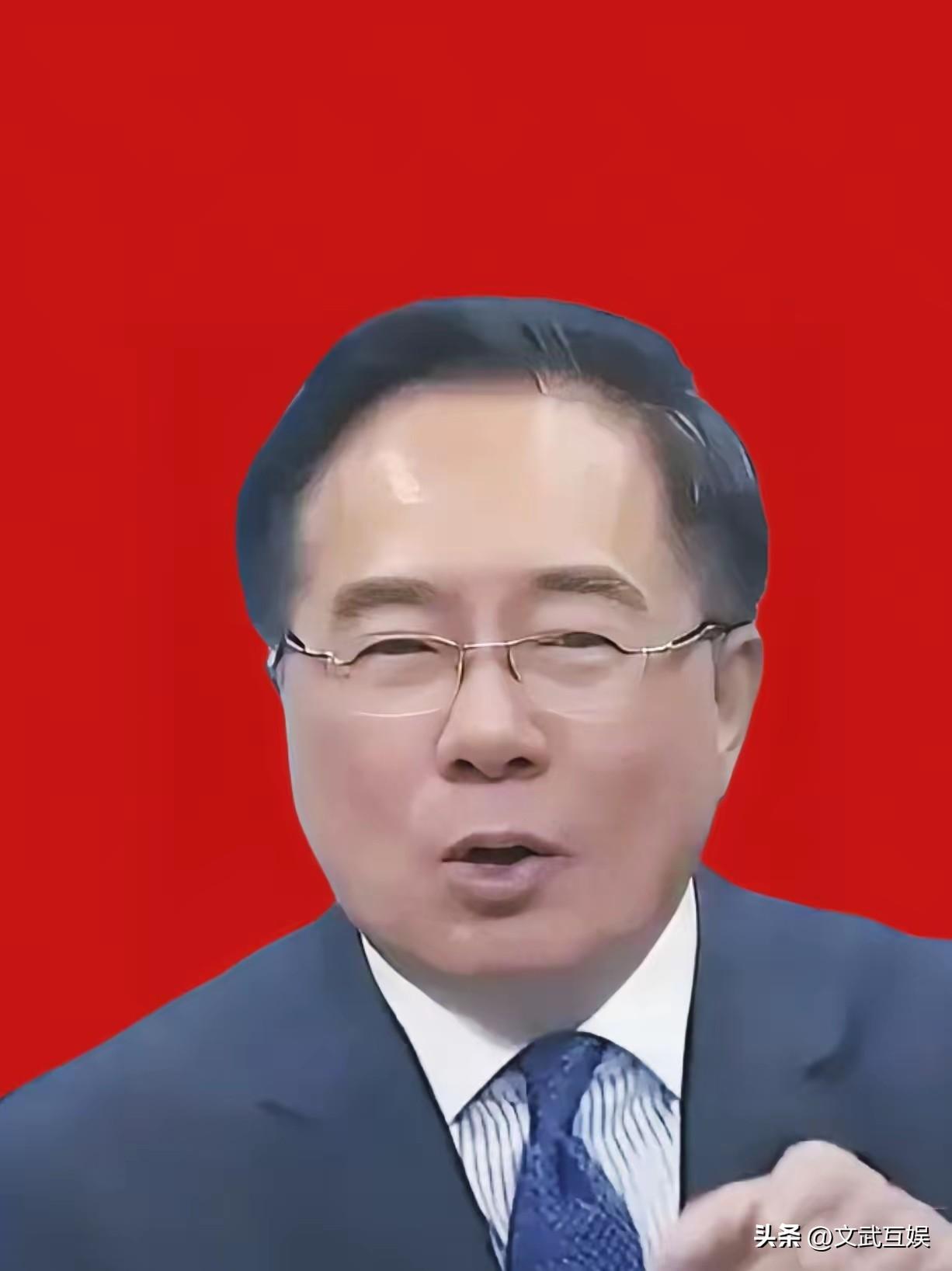 蔡正元又抛出一个“方案”
​“解散所有武装力量，交给解放军”。蔡正元说：“台军拿
