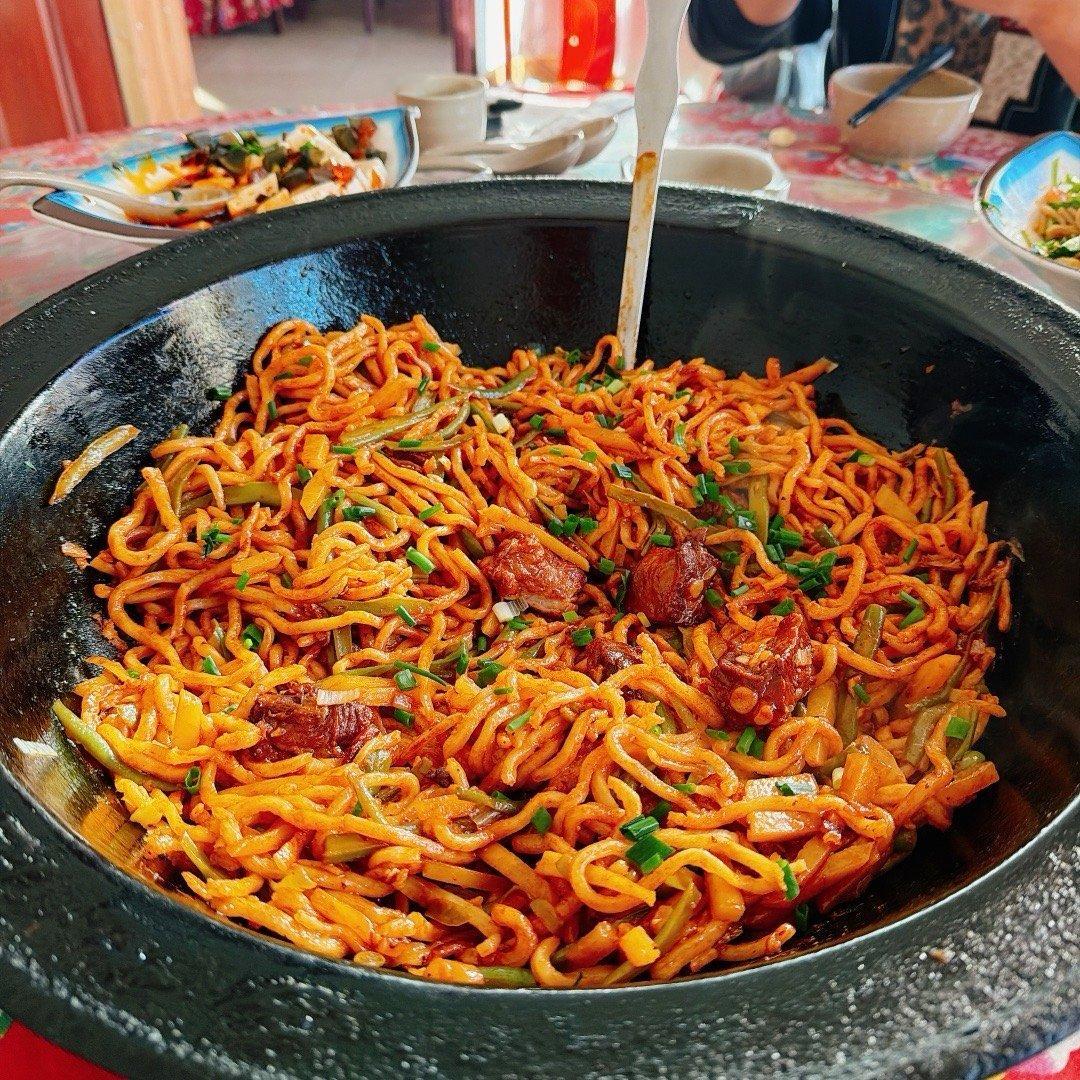 这个点大家该饿了吧，内蒙古铁锅焖面，大家给看看，地不地道？ 乌兰察布