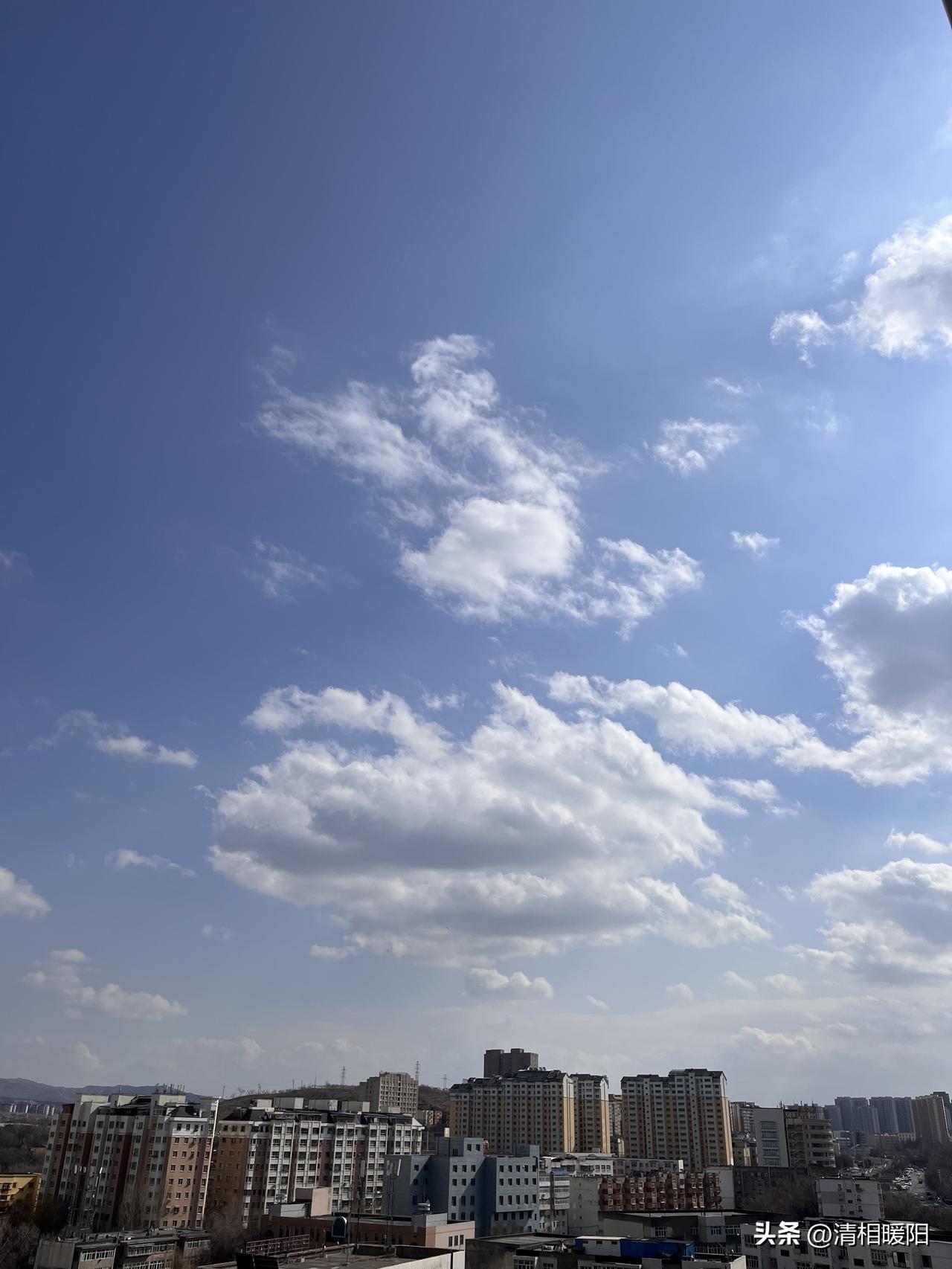 一个人一条路
人在旅途心随景动
从起点到尽头
步履不停
匆匆忙忙
也许快乐 也许