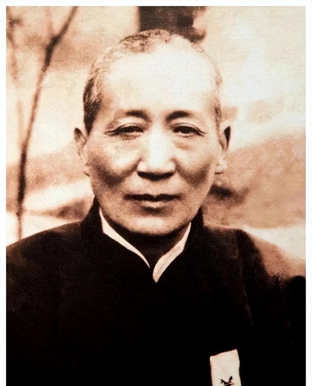 [微风]2010年，臭名昭著的大地主刘文彩的后人在故乡发起了一次祭祖活动，并准备