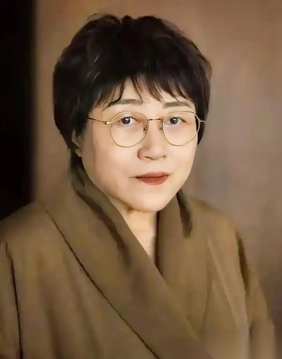 看到一句很扎心的话：
“人老了也需要性的，有时候男人身体不行了，只能靠过嘴瘾来撑