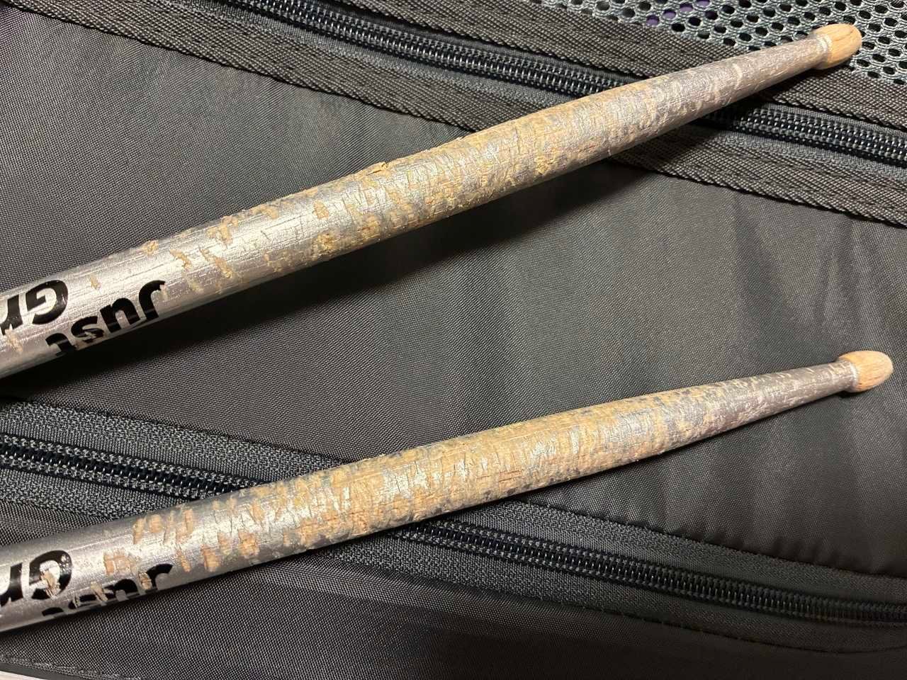 越来越破烂的鼓槌=越来越清晰的手臂肌肉 
