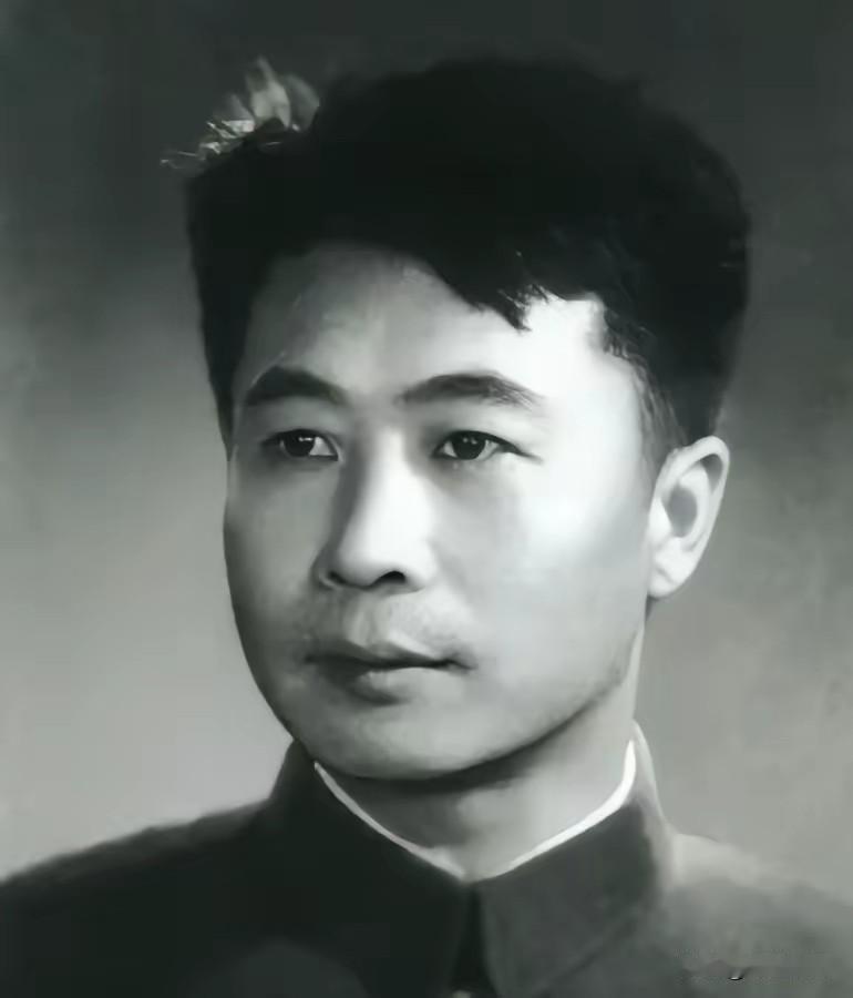 曲波辽沈战役时受伤了，没有随四野大军南下，解放后转业到齐齐哈尔机车车辆厂当党委书