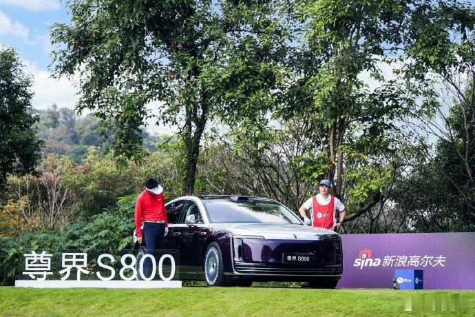尊界S800高尔夫圈社交新名片尊界S800如今在高净值人群里那可是火得一塌糊涂，