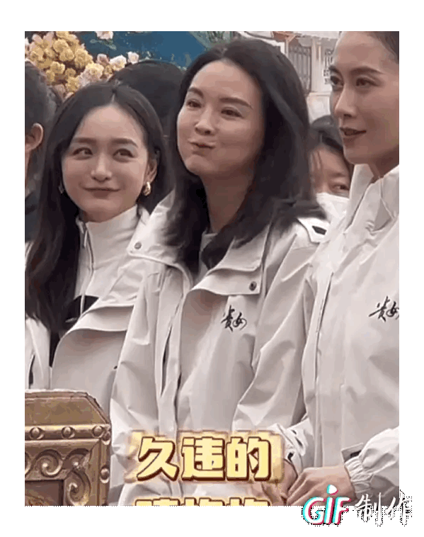 这居然是王艳，还是那么温婉清秀。
#王艳重返荧屏# 
#王艳美照# 
#娱评大赏