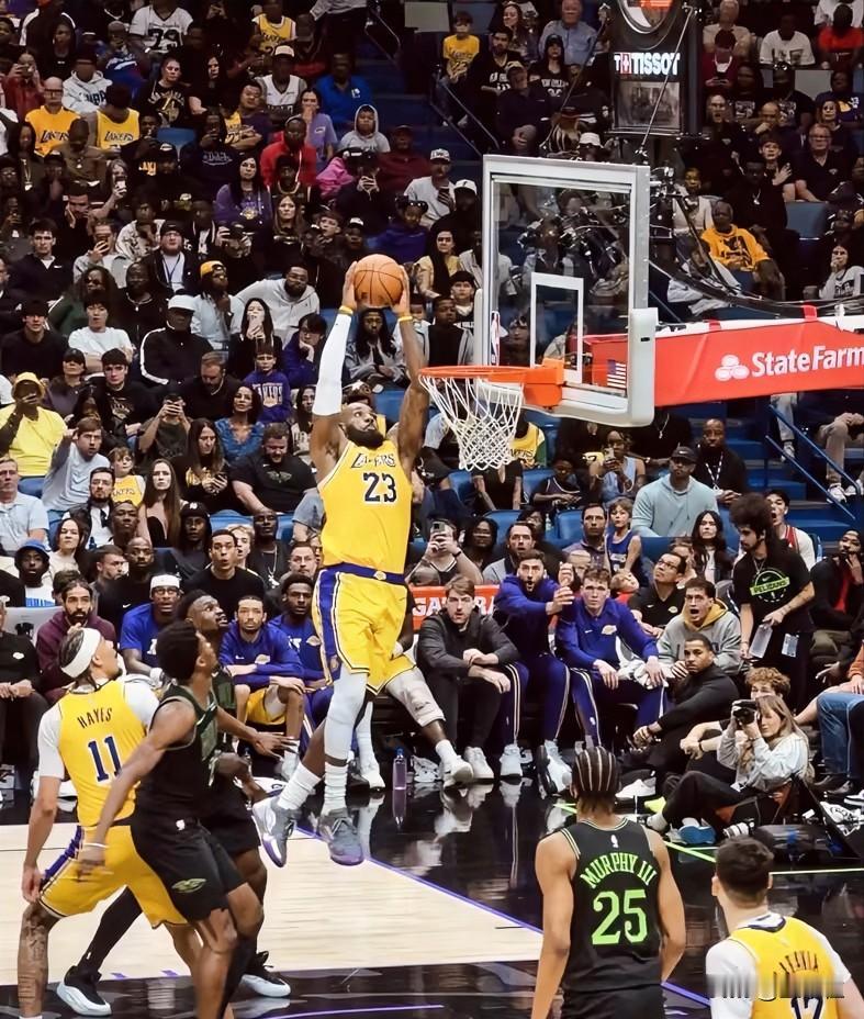 老詹“铺路”，东契奇“收割”，湖人胜鹈鹕！

1，已经不止一场了，湖人陷入挣扎的