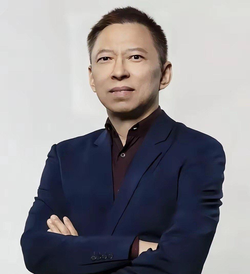 都说张朝阳是穿越者，还真不是瞎讲。早年马化腾走投无路想300万卖QQ，他压价到6