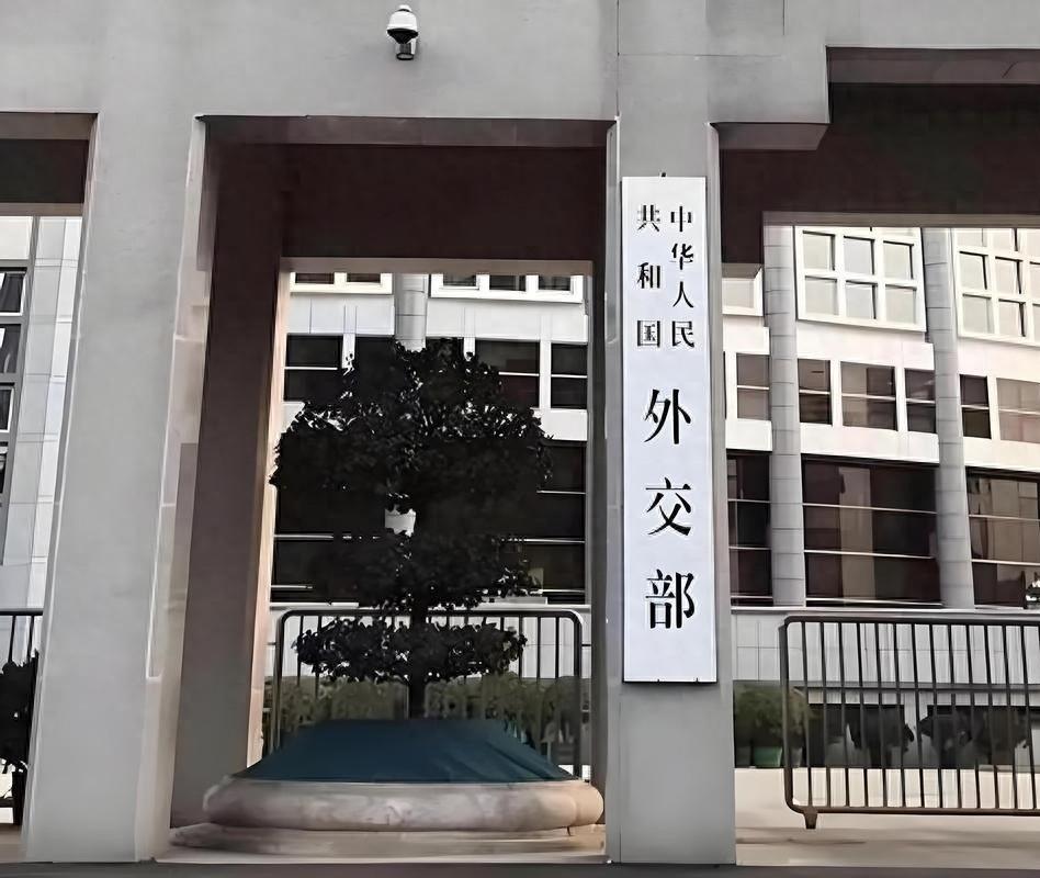 美日现才明白过来，中国之所以按兵不动，是为了拖着日本跟美国，拖到中国真的不怕美国