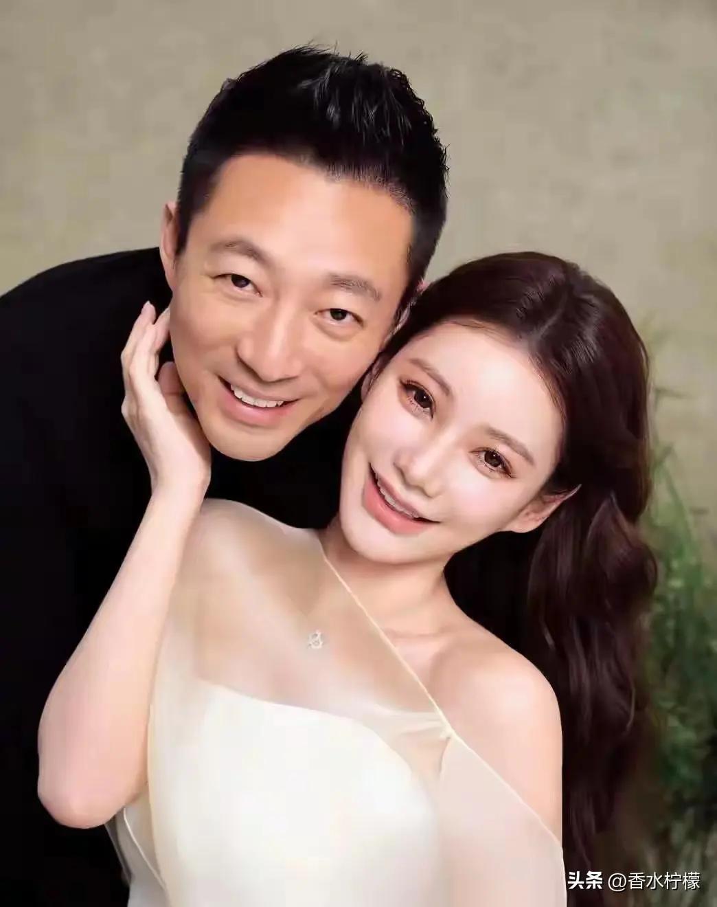 网友劝汪小菲：别再重蹈覆辙，再拖累亲妈！
不少网友纷纷喊话汪小菲，是时候果断做切