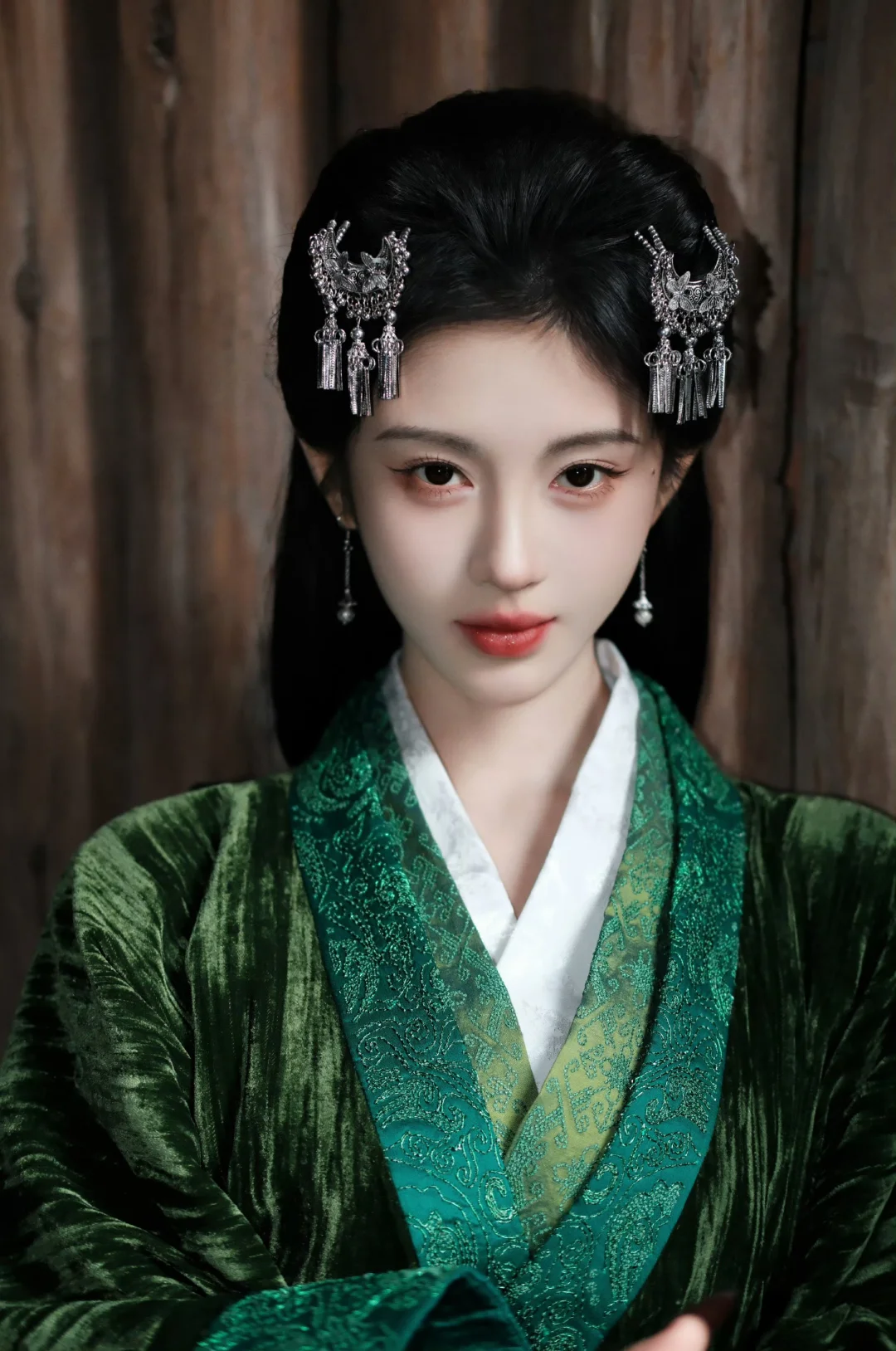 鞠婧祎|三分是沉静的绿，两分是摇曳的裙