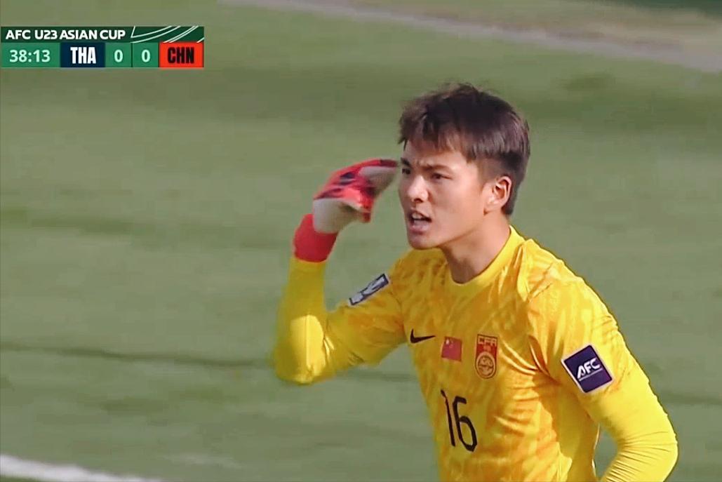 我们是该庆幸出了一位好门将李昊，还是只想欣赏李昊扑球时的潇洒英姿？
3场3次救险