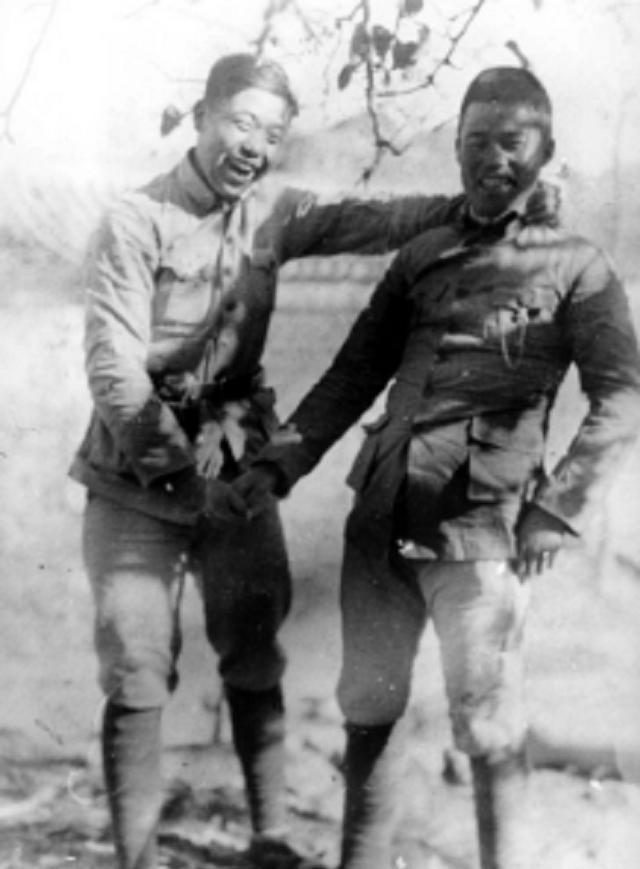 1943年，抗日战争进入关键阶段，八路军将领陈赓与陈锡联同在太行山根据地共事。