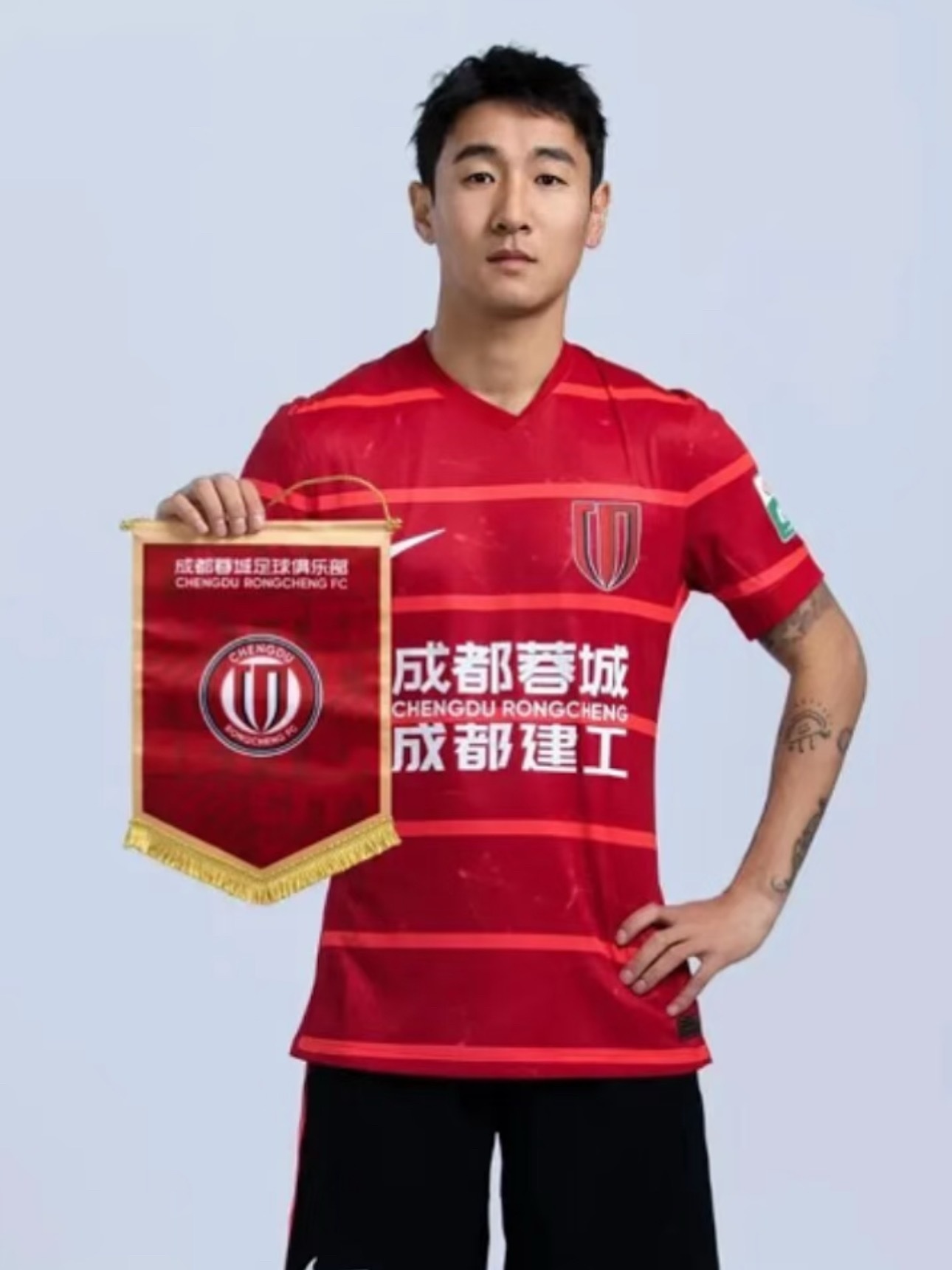 2026年1月9日，成都蓉城足球俱乐部官方官宣重磅续约消息：国脚韦世豪正式签下三