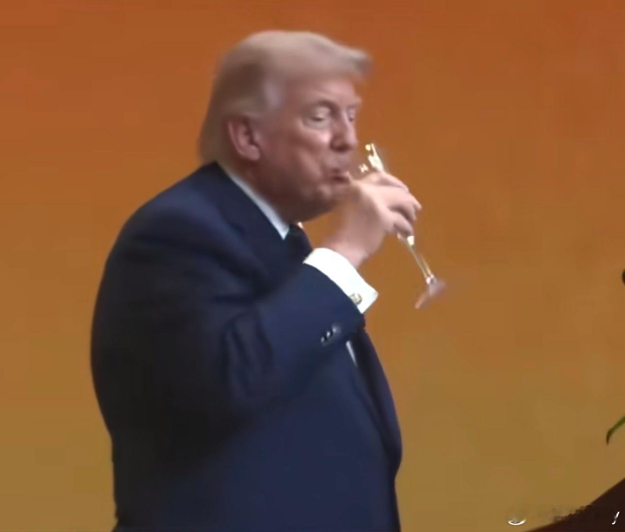 哈哈哈还是那句话！不要看他说什么，要看他做什么！特朗普警告台独特朗普警告台独