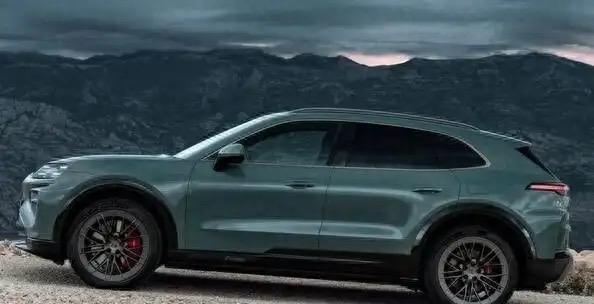 内容：朋友们，今天聊个反常识的事儿。保时捷，这个曾经在中国年赚近百亿、车子要加价