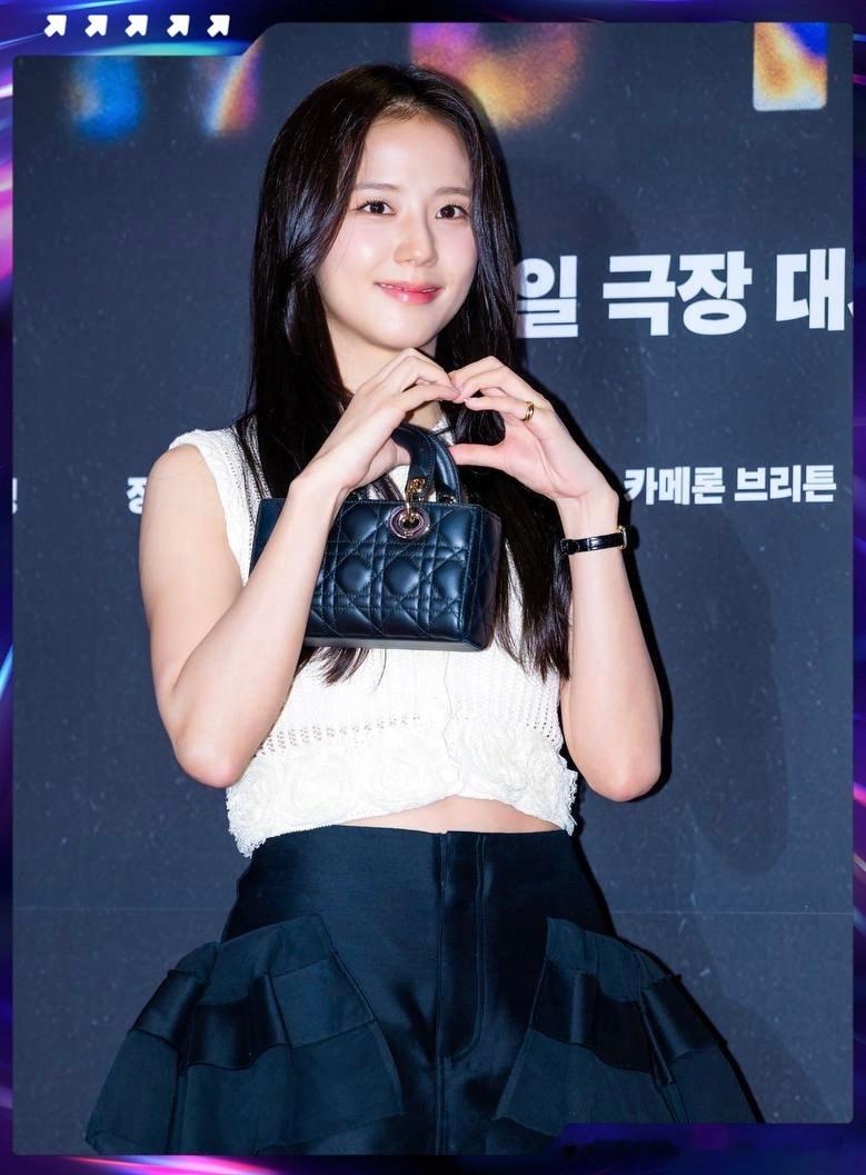 金智秀朴彩英出席Hope首映礼 BLACKPINK金智秀、朴彩英惊喜现身电影《H