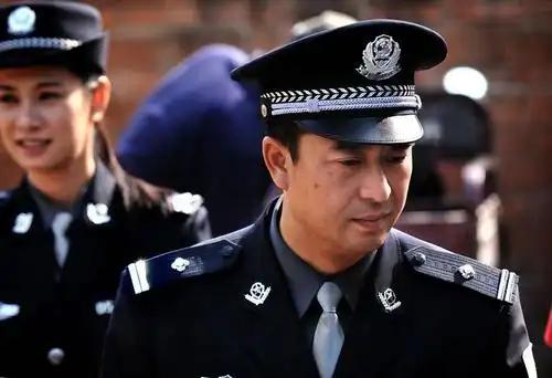 乡镇派出所所长的任免权限在哪里？

1、乡镇党委

2、县公安局

3、区公安局