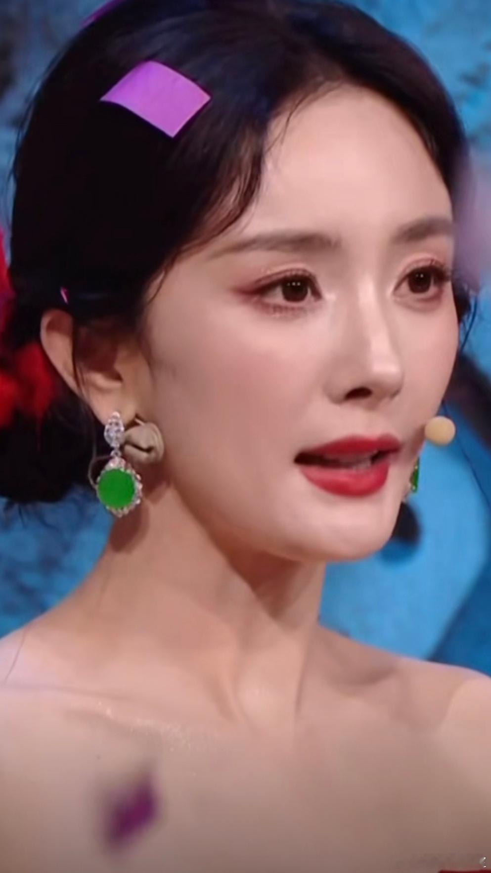 #杨幂说争取不让动漫粉失望# 状态不错！过气还是保住咖位，就看月红了！押一个与凤