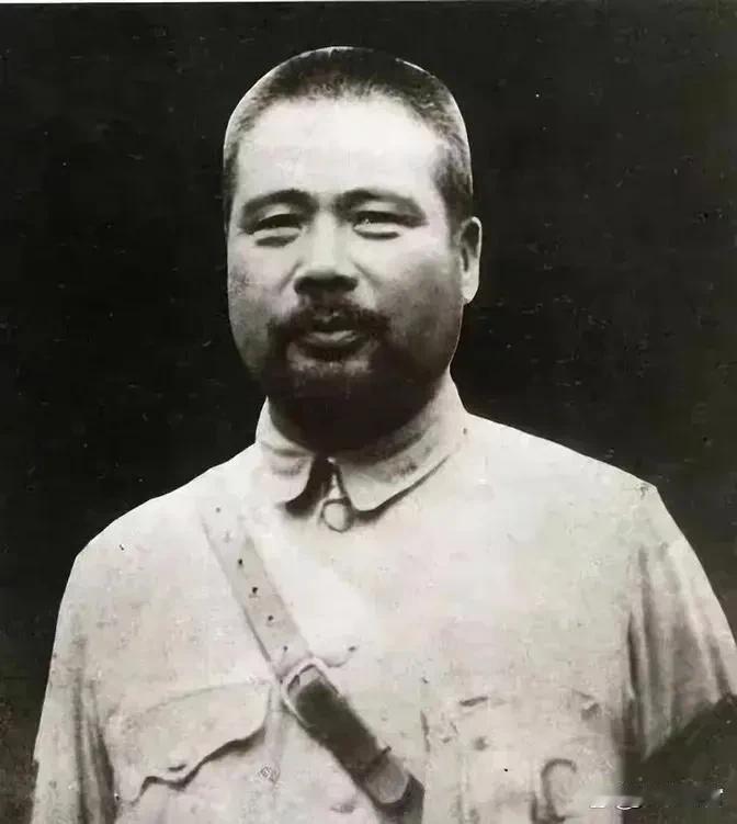 1948年，冯玉祥开始人生最后一次倒戈，坐船回国，船上失火，冯玉祥马上丢下老婆孩