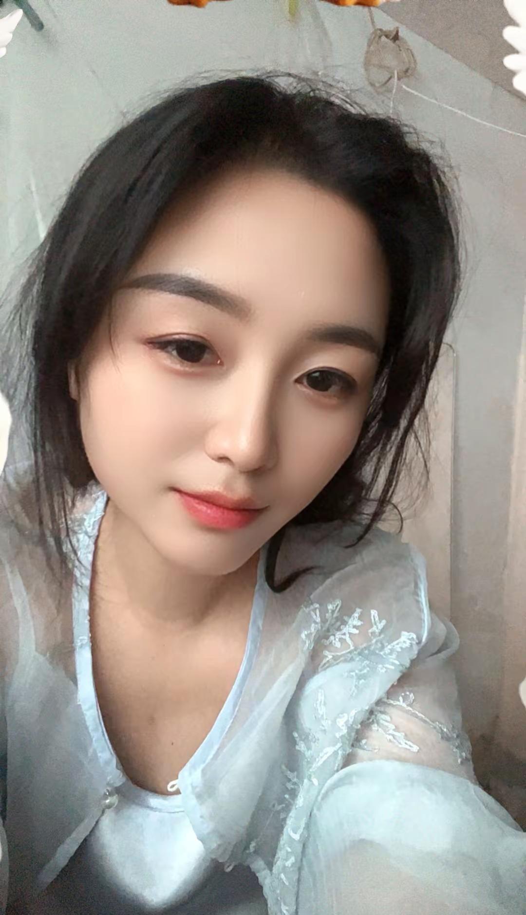 那又如何 这辈子 我都会做一个有情有义的女孩 “任凭世事蹉磨 我绝不改本性”坦荡