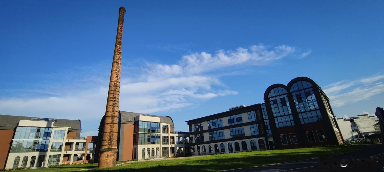 痘姆乡陶工社是一个以陶主题综合性文旅项目，坐落于安徽省潜山市痘姆乡红星村，是当地