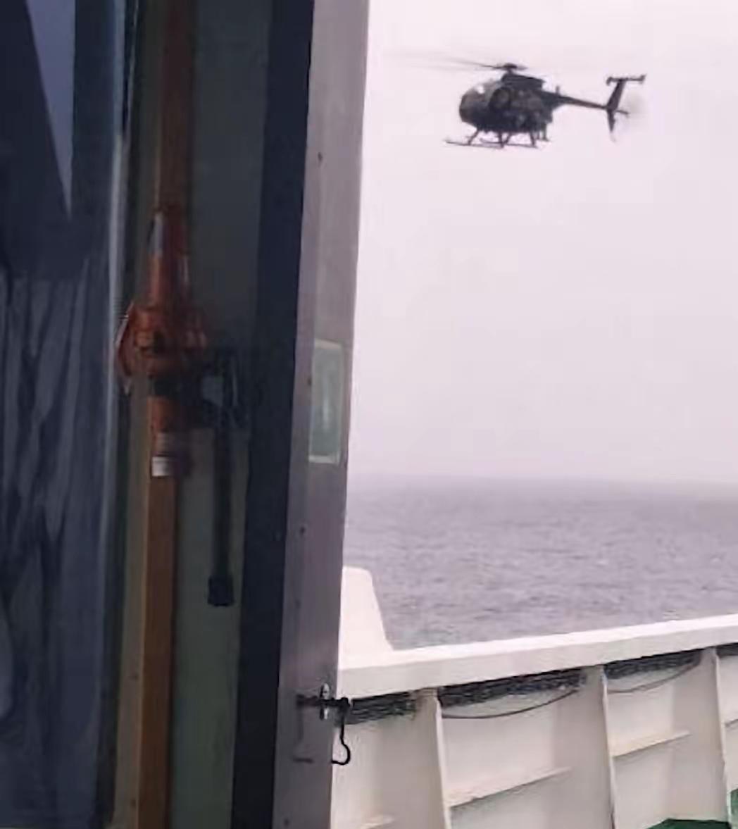 看来美军方面确实已经获准对俄罗斯油轮“马林纳号”采取武力扣押行动——美国海岸警卫