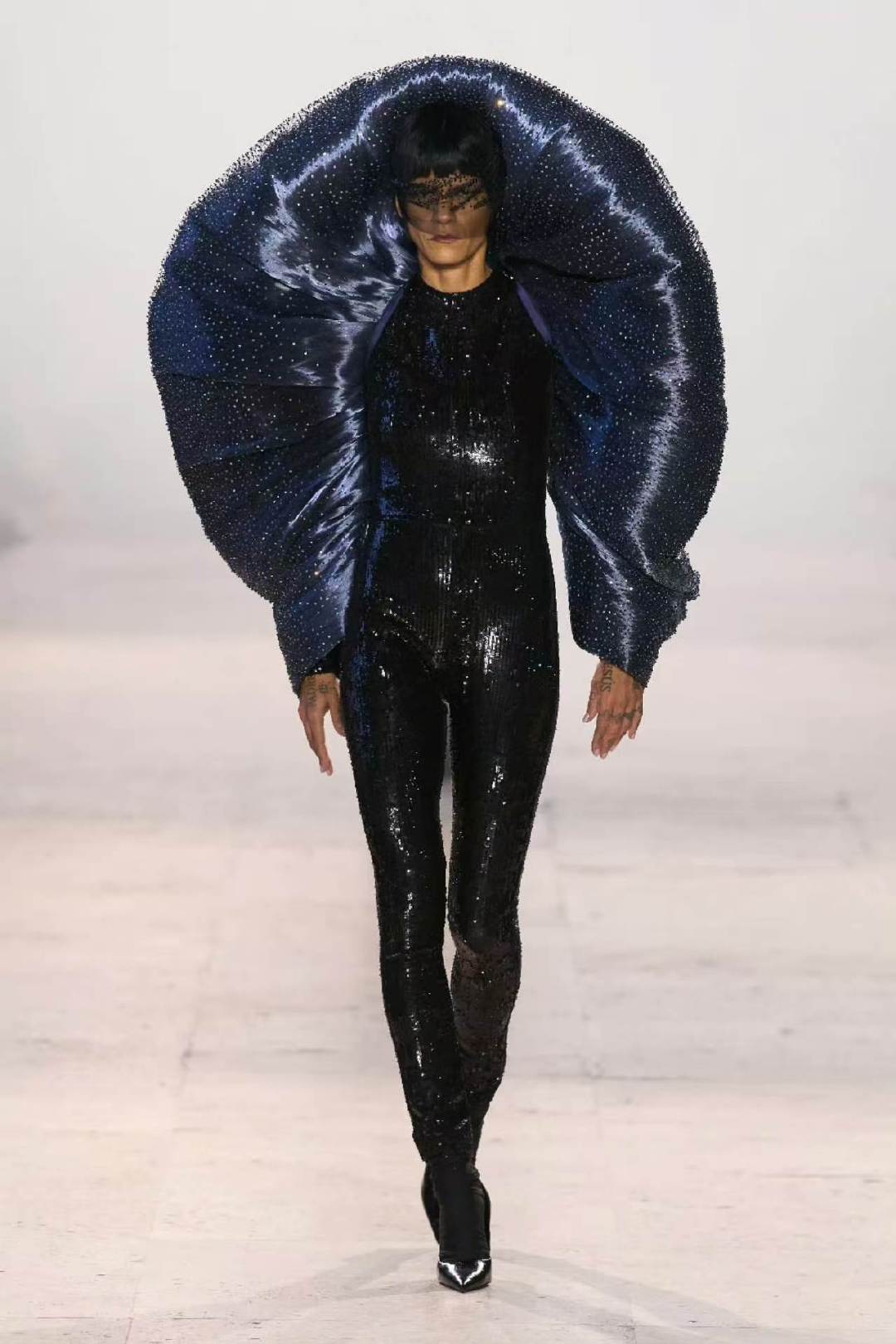 倪妮扛住了难驾驭的高定倪妮挽救了难驾驭的高定 还得是倪妮时尚表现力绝了！ 