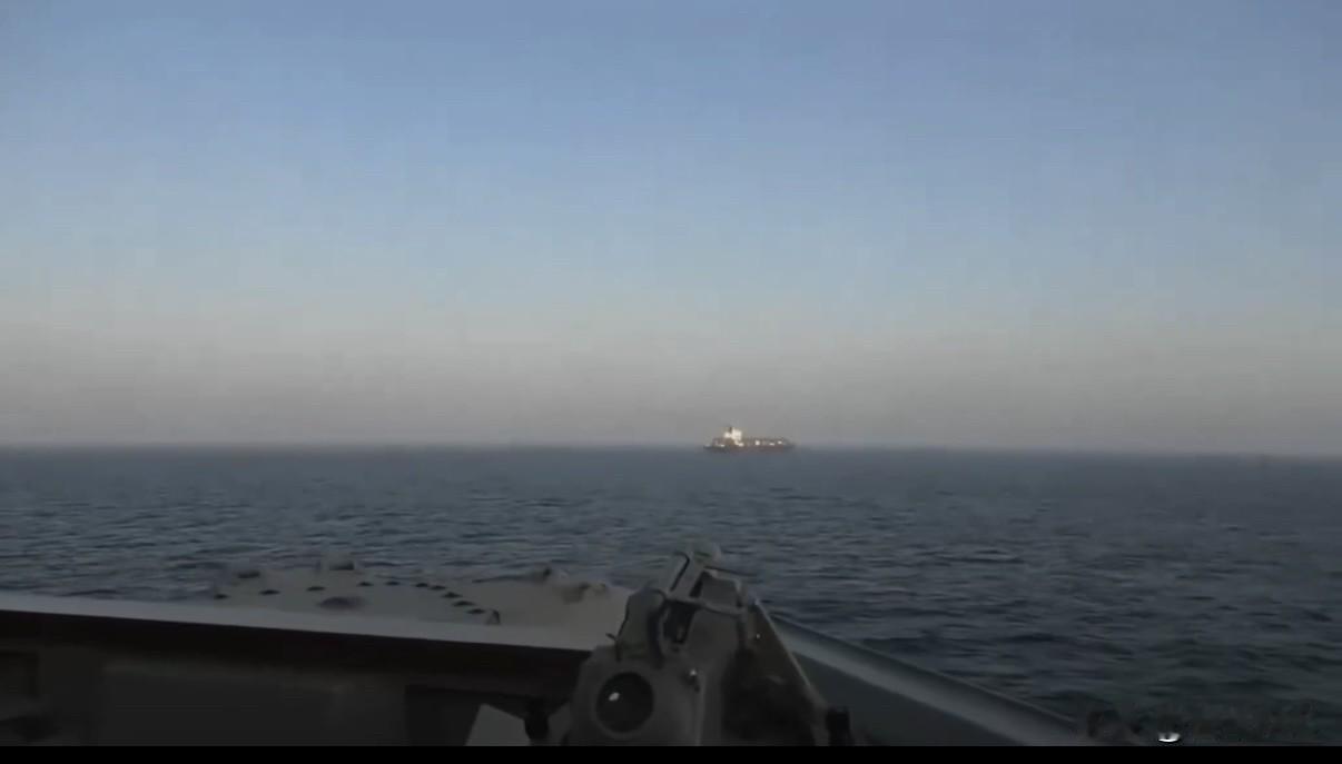 美伊战争，伊朗方承受着经济损失的痛点，美国则是承受着中期选举和国内通货膨胀的痛点