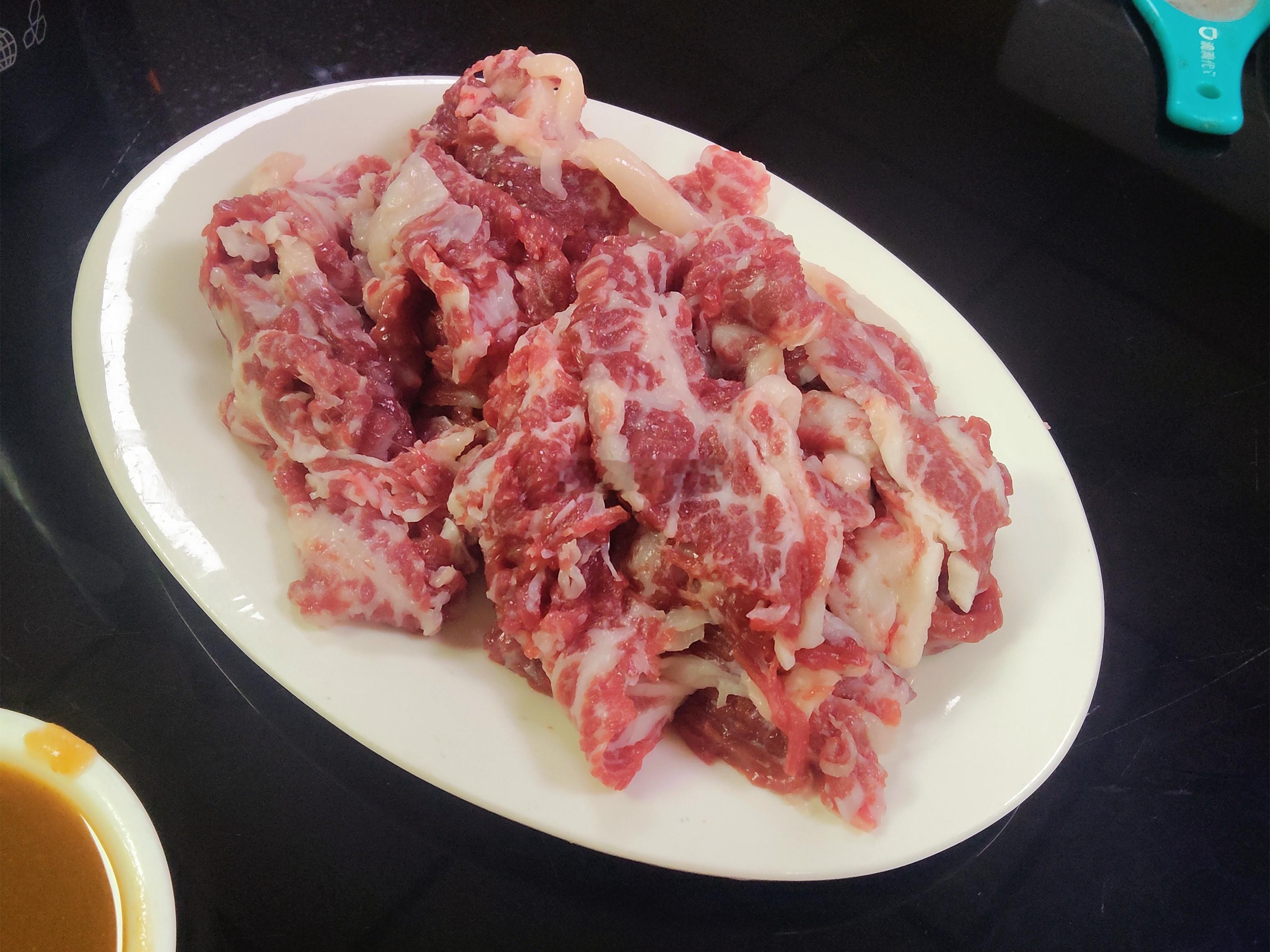 《新广厦牛肉刷脸记》嗯，鑫兄的牛肉是真的棒，这个手打猪肉丸也是他刚好那天心血来潮