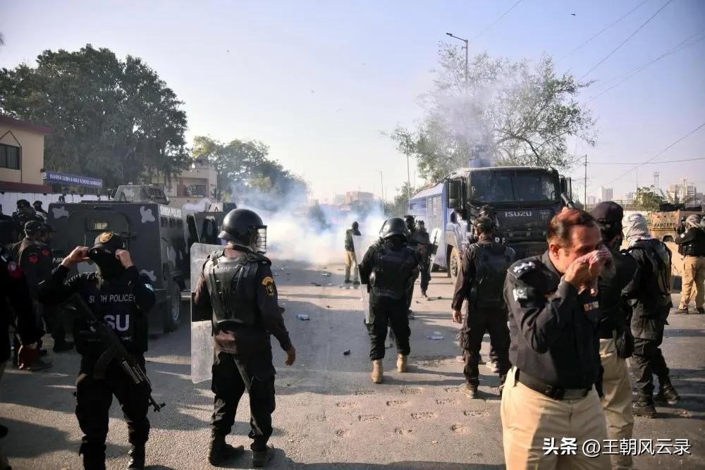 美军在巴基斯坦境内枪杀10多名抗议者
美国不仅把战火引向中东，在伊朗大开杀戒，而