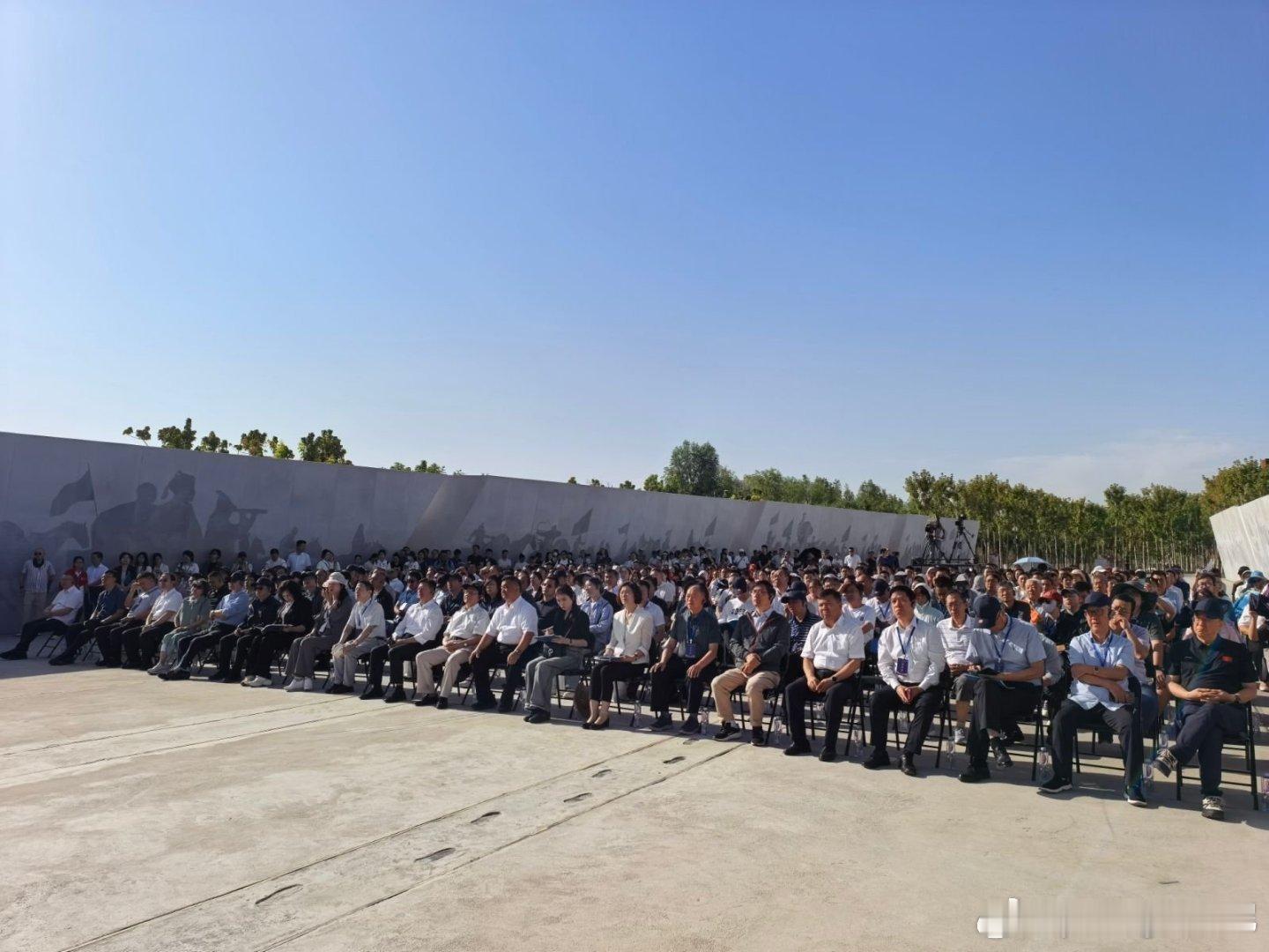 哈密左公复疆雕塑正式落成为哈密点赞，落地左公复疆雕塑，不止新增城市景观，更让寸土