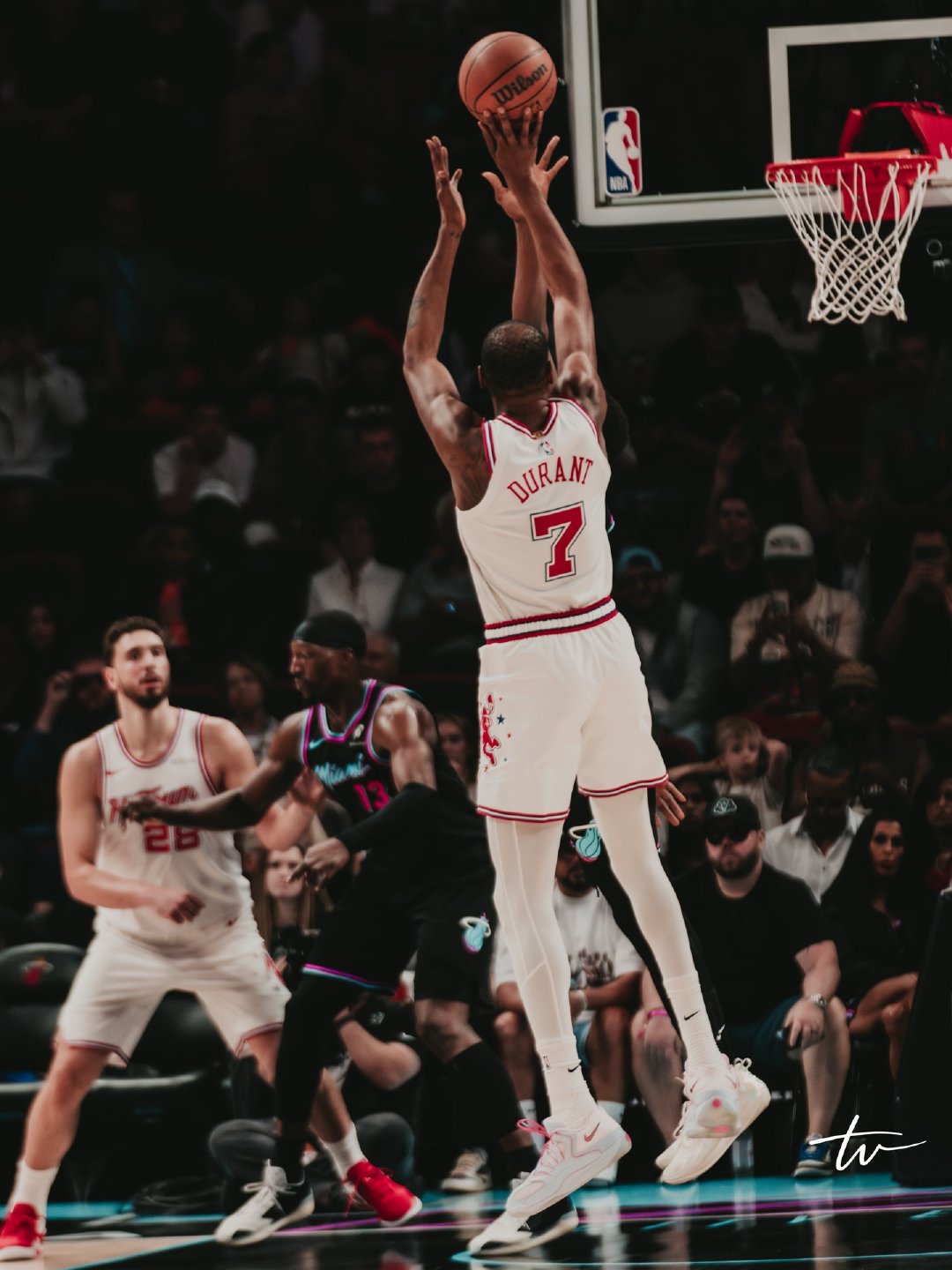 2月份联盟攻防效率均在前十的球队：火箭：进攻效率第七、防守效率第五 🚀凯尔特人