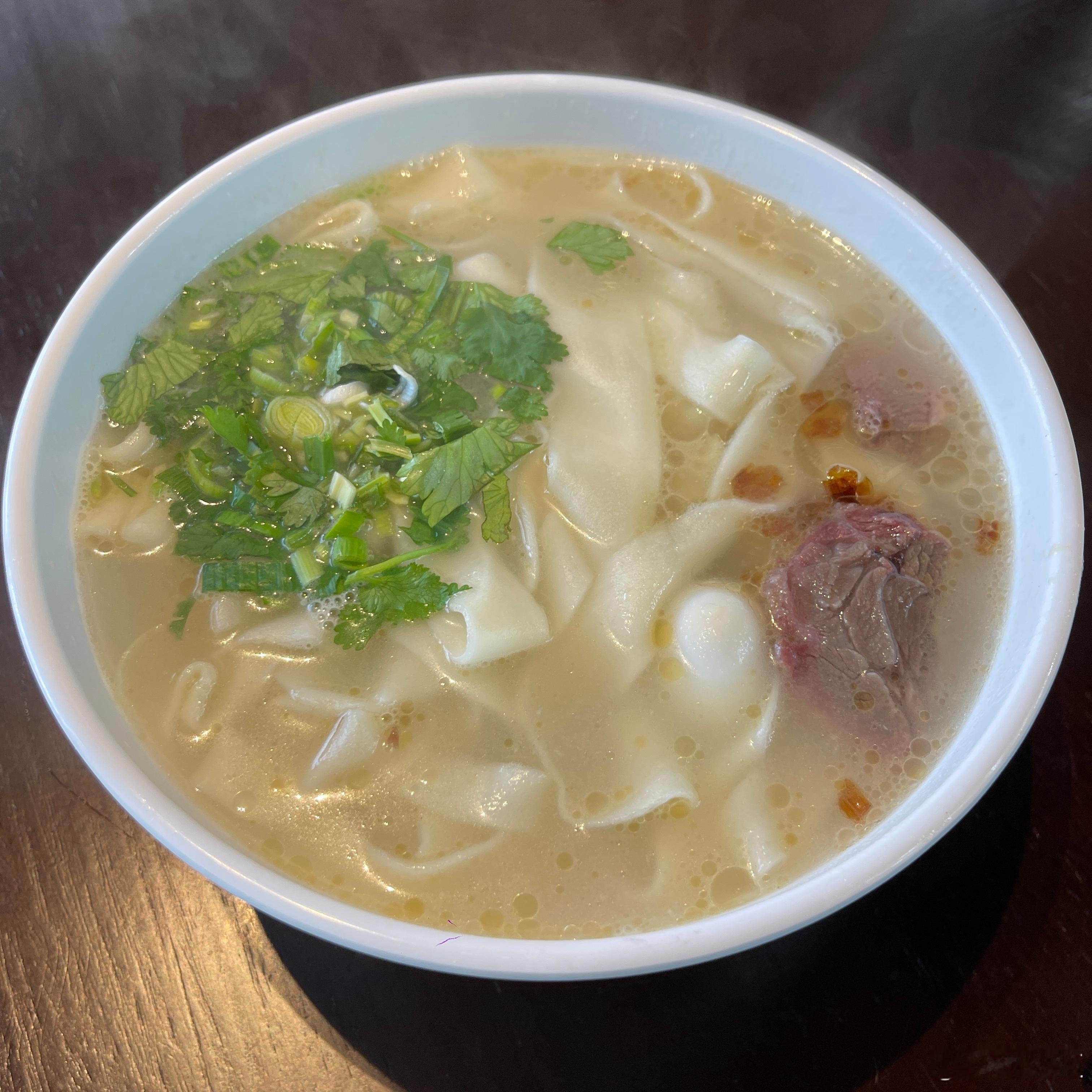 每日一餐分享本想着今天会有抛压，预期市场微绿，结果上午红了，这就尴尬了，我中午的