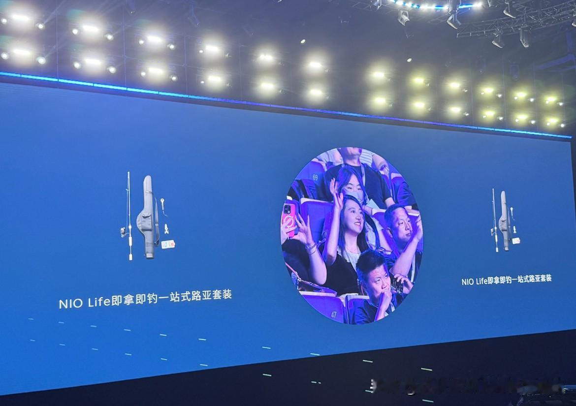 今天打卡蔚来ES8发布会，现场还幸运中奖，体验感直接拉满！全新ES8大五座版实力