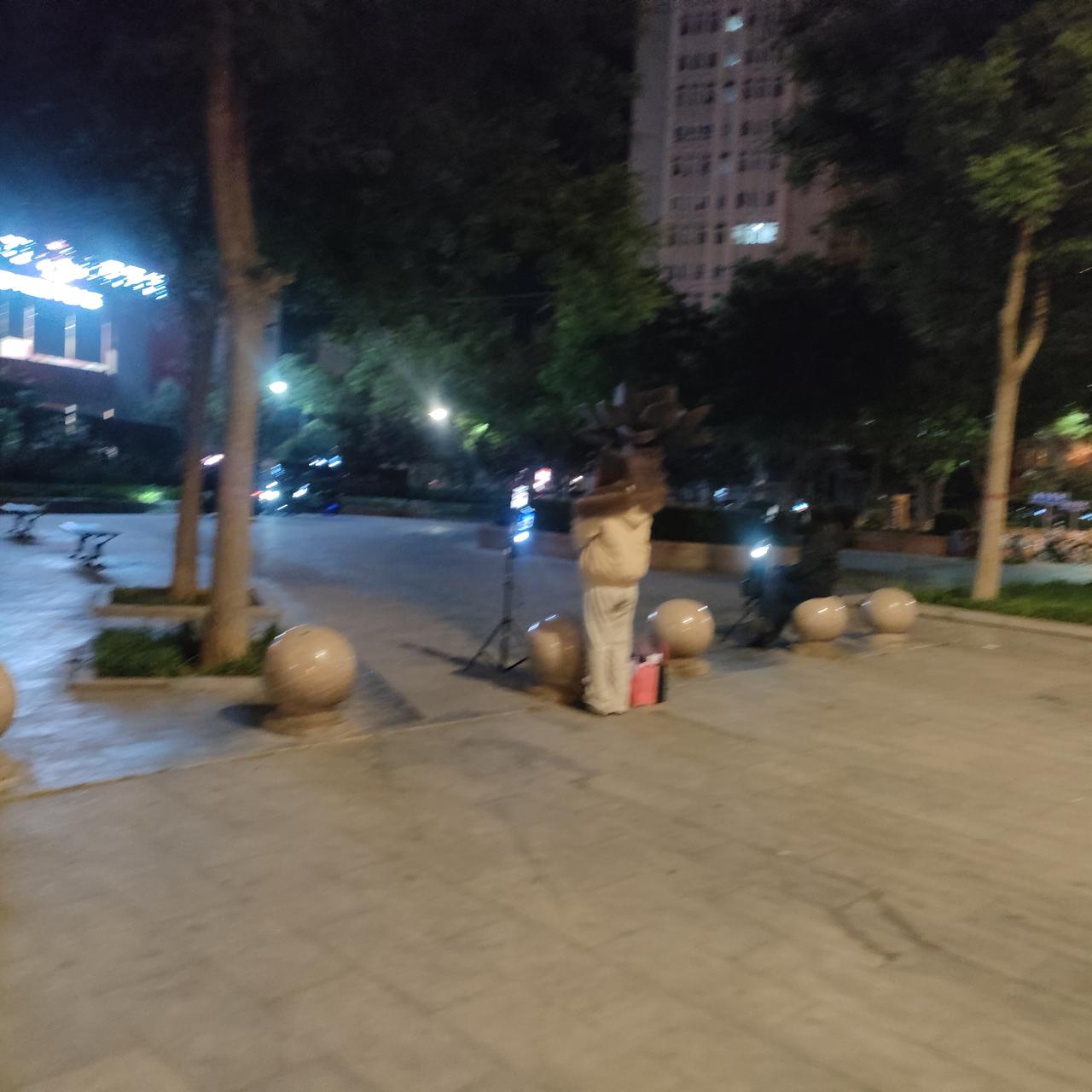 现在是全民直播的经济，不少小姐姐们都投身于直播中，不过直播中可以走红的不多，大多