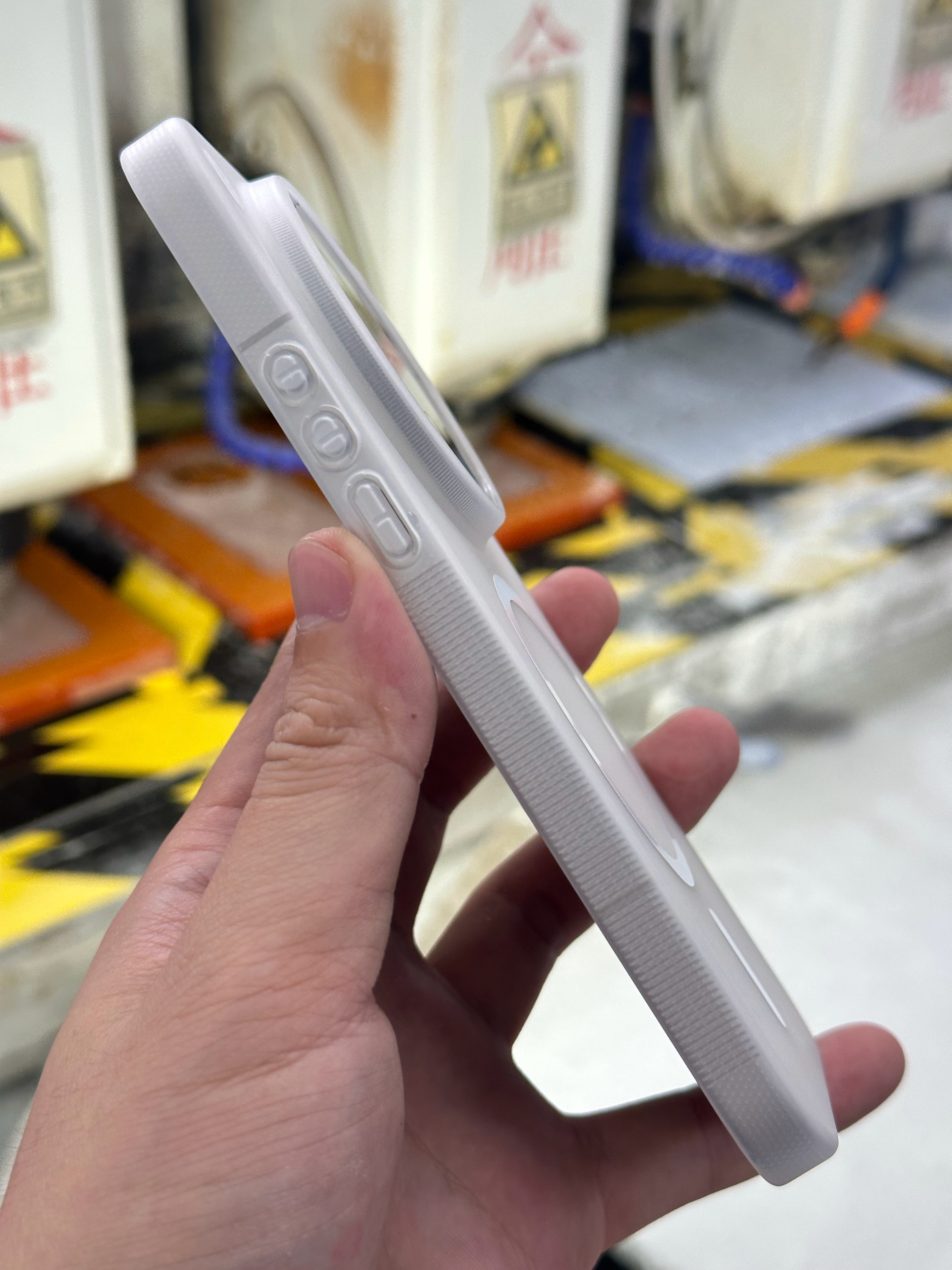 PP 磁吸我们还在尝试一种新方案，就是图中这个。磁圈不凸起，外置真磁铁。 