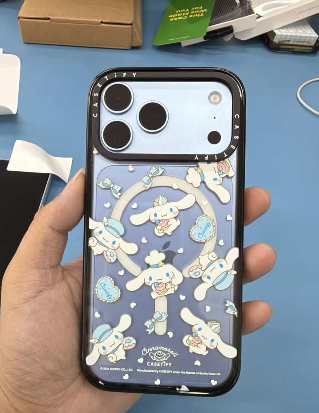 把玉桂狗焊在手机上！
太喜欢了嘿嘿蓝白色系 玉桂狗 玉桂狗控 iPhone18 