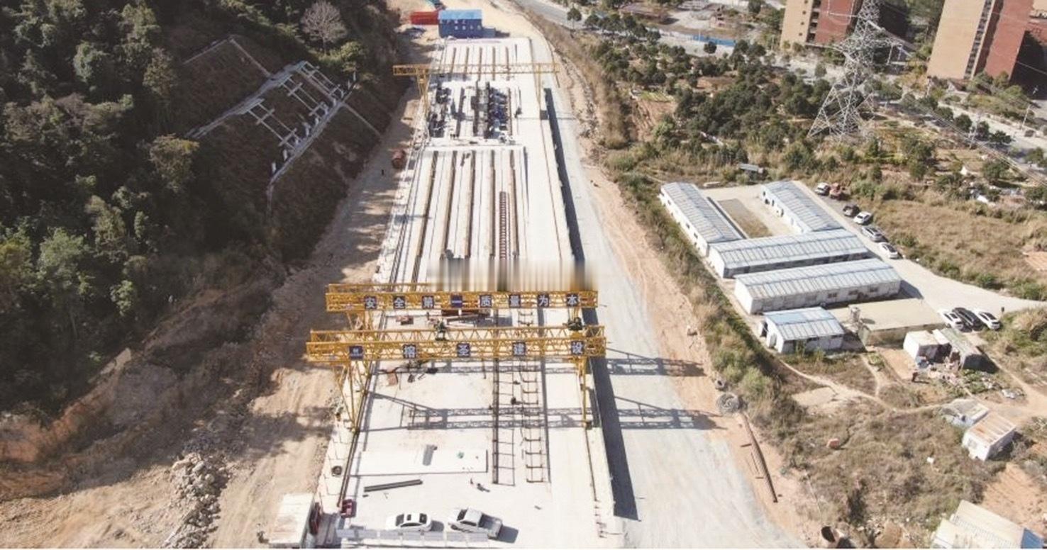 福州连江县丹阳至贵安公路项目近日迎来关键突破：下穿福州港口后方铁路梁的重要节点工