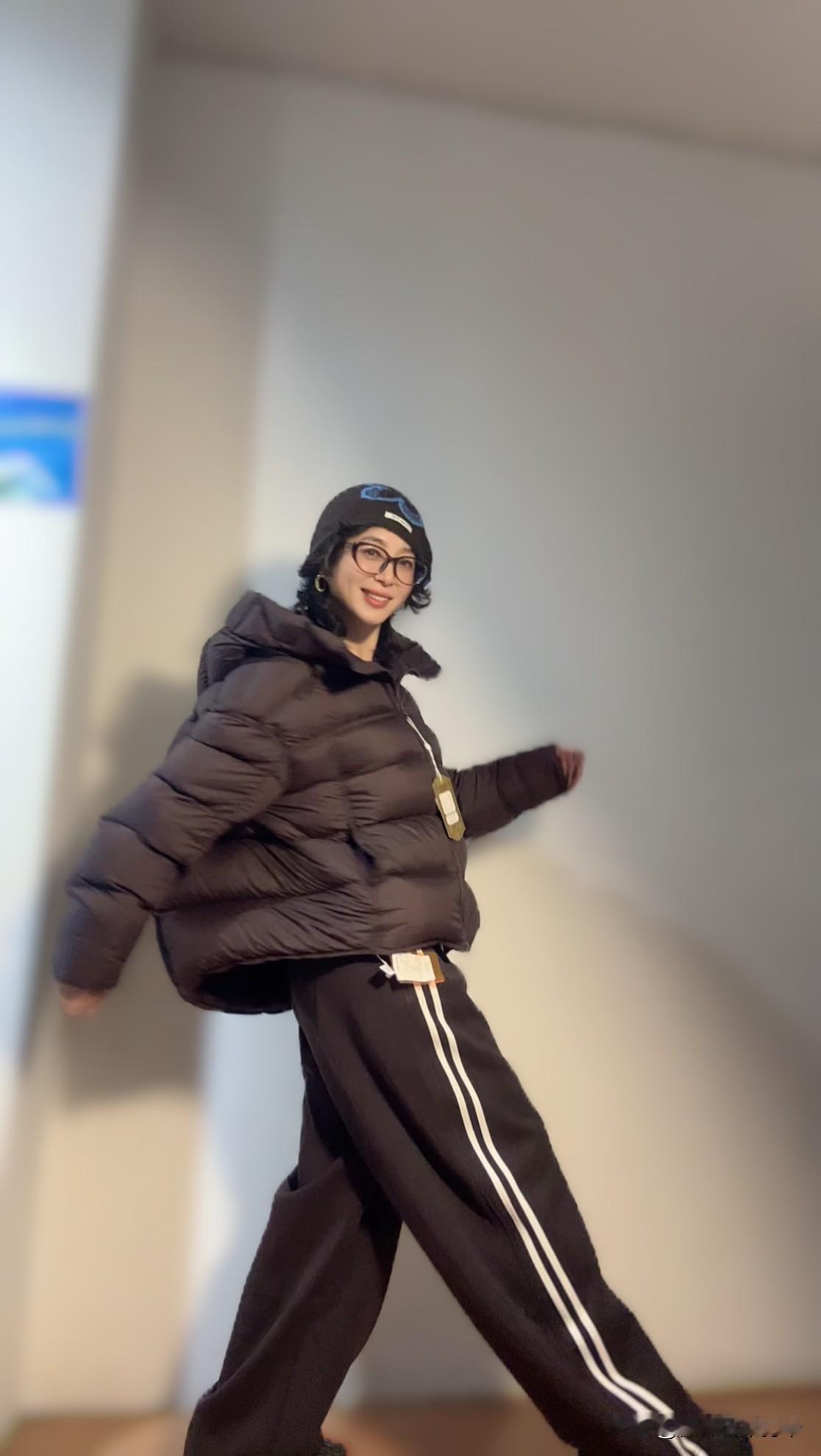 跨年紧急求助！
今晚跨年夜，
到底先迈左脚还是右脚，
才能赢在2026起跑线啊？