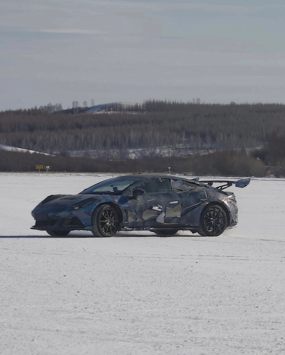 好家伙，还以为保时捷911又出新款了大家帮我看下这是啥车？北边试车场的朋友发给我