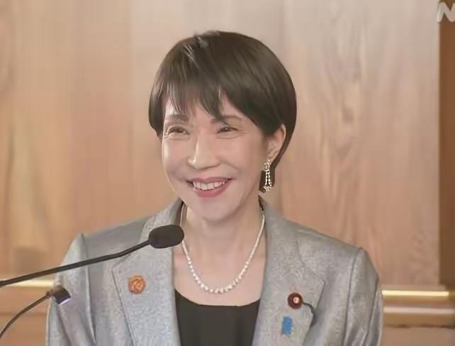 高市早苗竟然笑了！12月20日中亚-日本峰会结束，高市早苗脸上露出笑容和野心。之