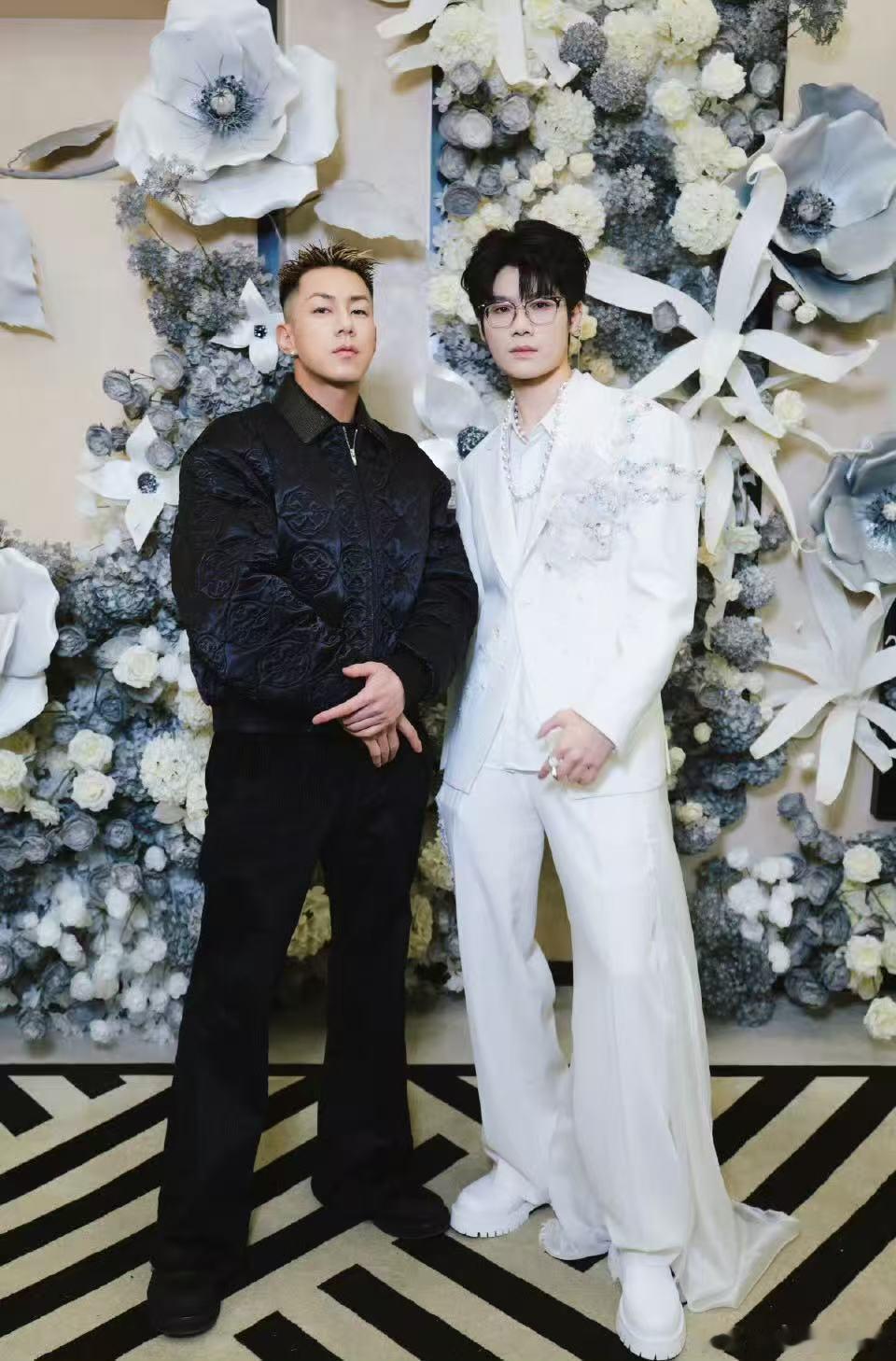 33卡斯柏合拍 原来破圈从来不需言语，一个同框，就是一次美学共振 