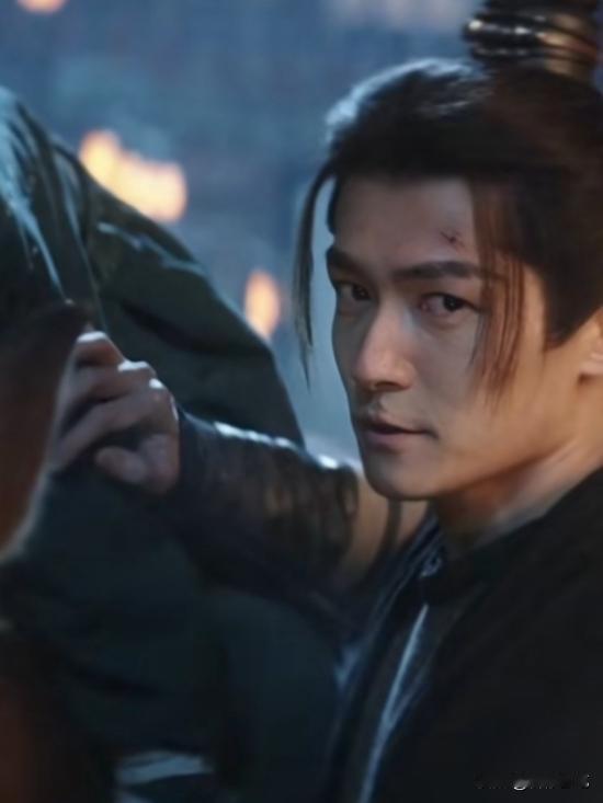 笑了，这反转密度是生怕观众血压不够稳是吧？
国师是埋了十五年的暗棋、救主角的是