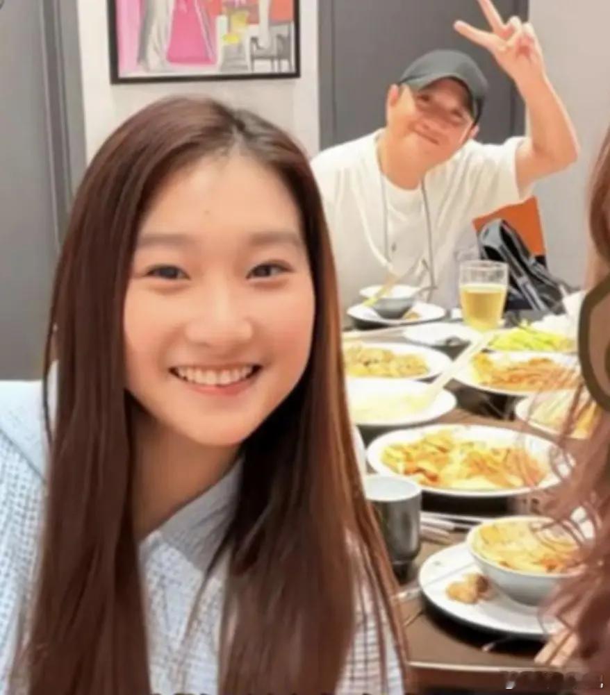文章和她女儿，女儿真的长得又像文章又像马伊琍的