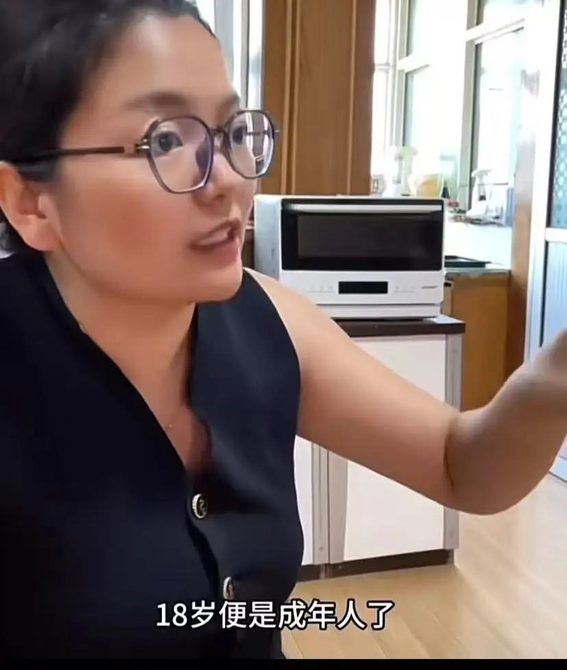 托举之重
“你生下来让我吃苦受累，你经过我同意了吗？生养不是恩，托举才是恩！”