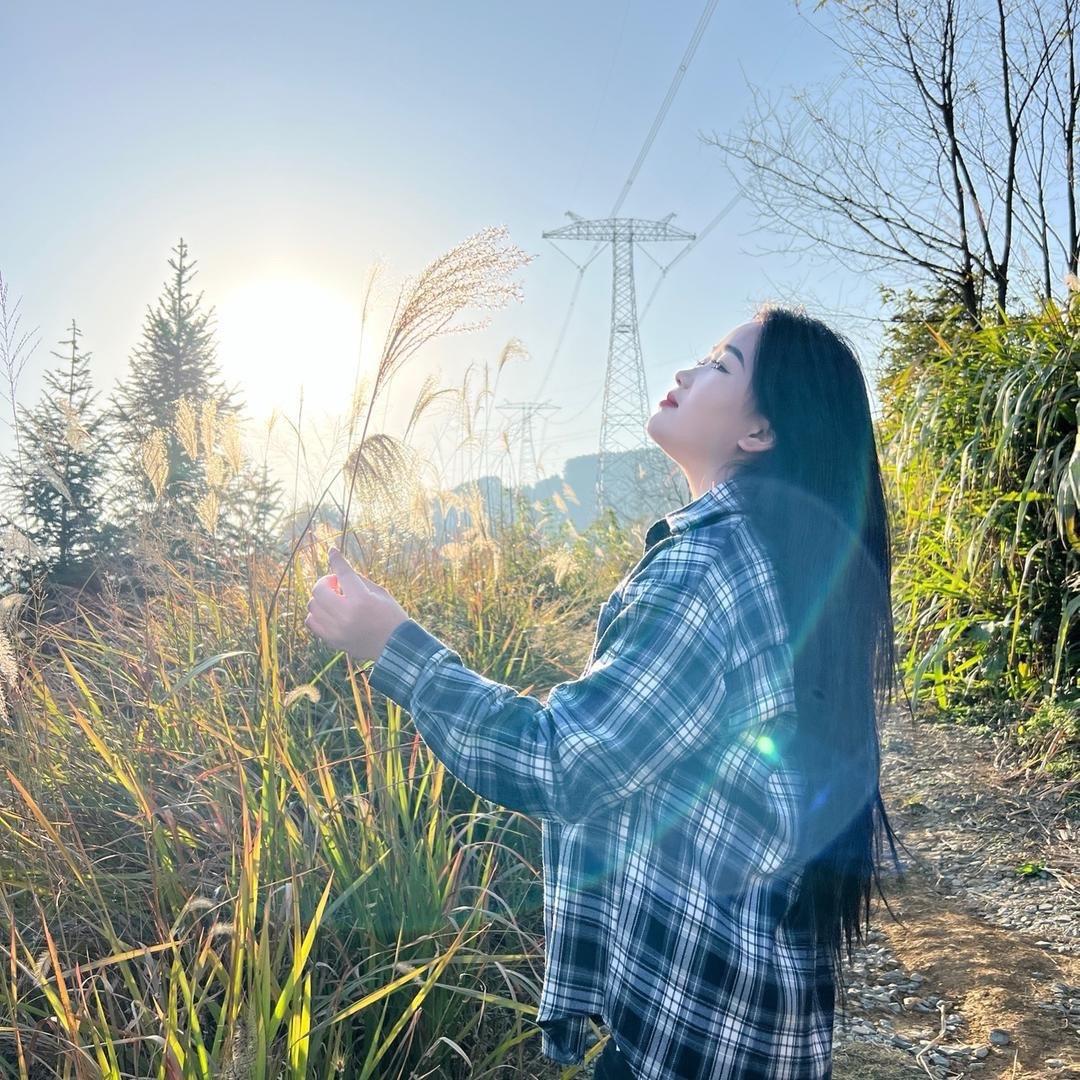 人这一辈子，该走的弯路，该吃的苦，该撞的南墙，该掉的陷阱一个都少不了...